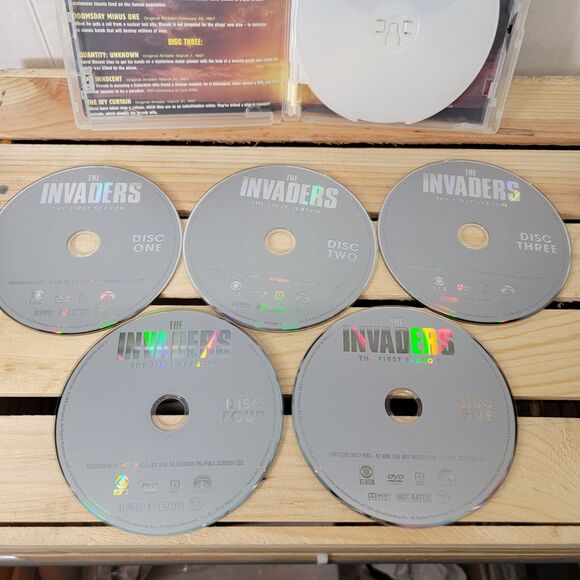 DVD The Invaders: The First Season - Picture 2 of 4